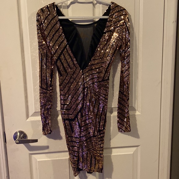 Sequin party dress, Size small. Gold and black with open back. New. - Picture 2 of 3